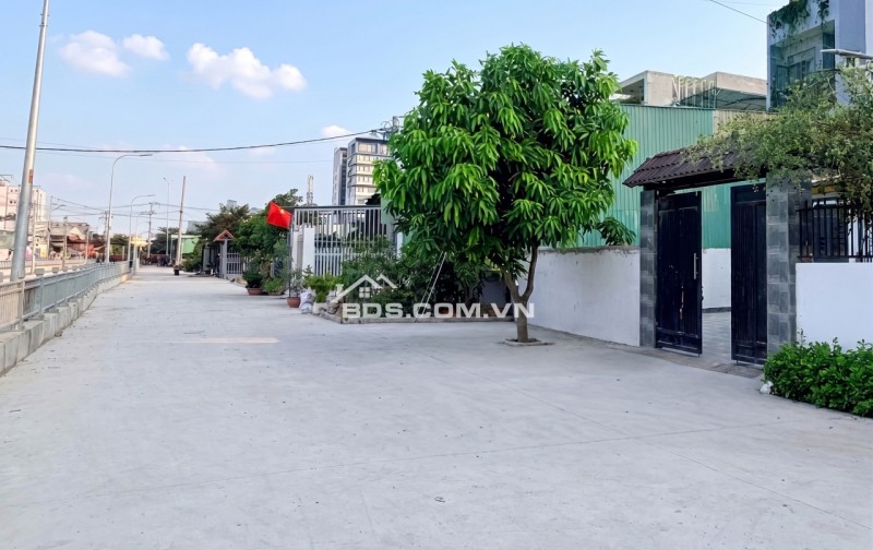  O2283  Nhà LÔ GÓC ĐƯỜNG 8M QUẬN 12 - GIÁ CHỈ 9.X TỶ! 